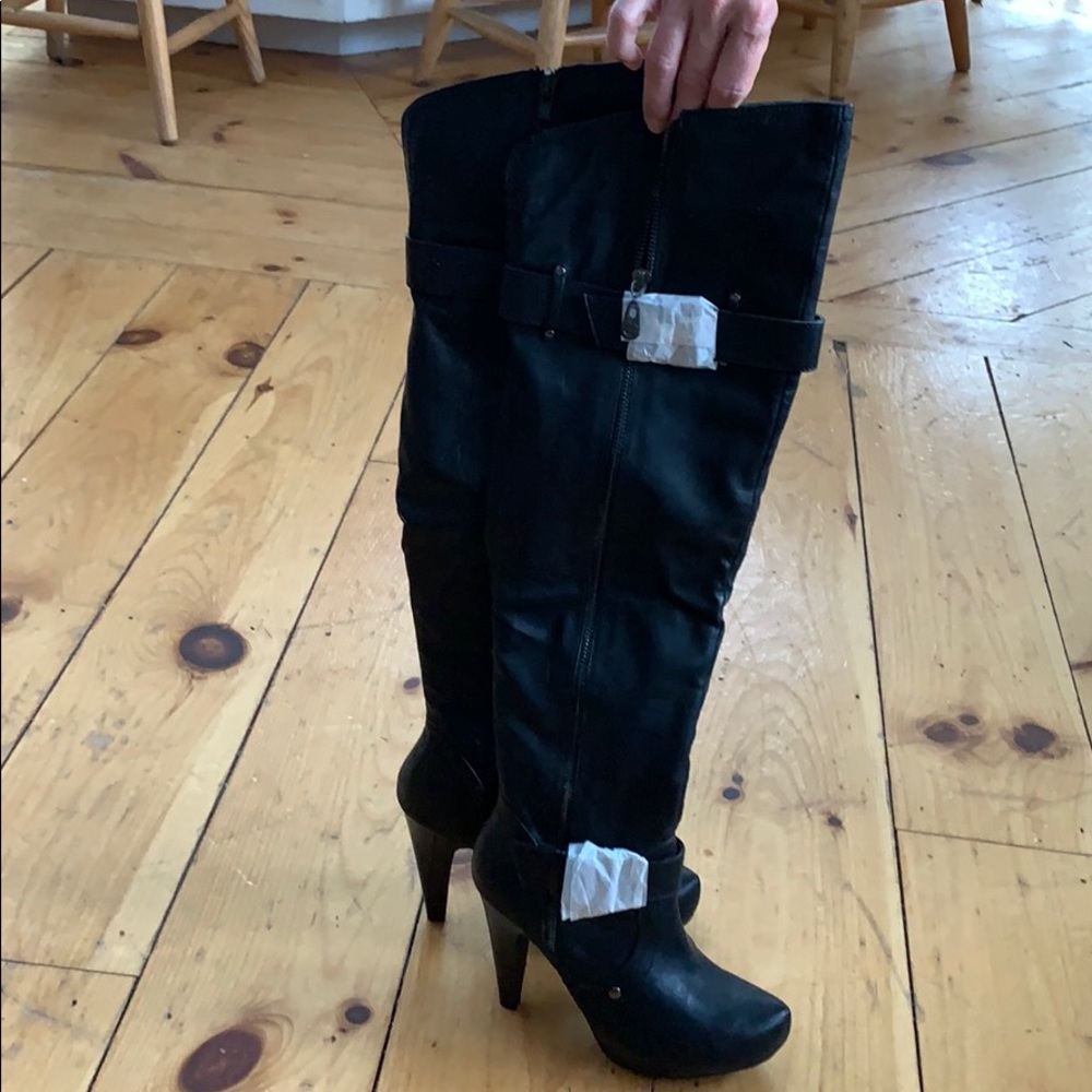 Over the knee boots. (Unworn)